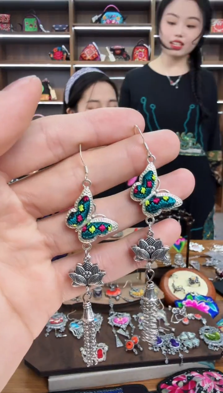 【闪购商品】织绣206蒙阿苏苗绣传承