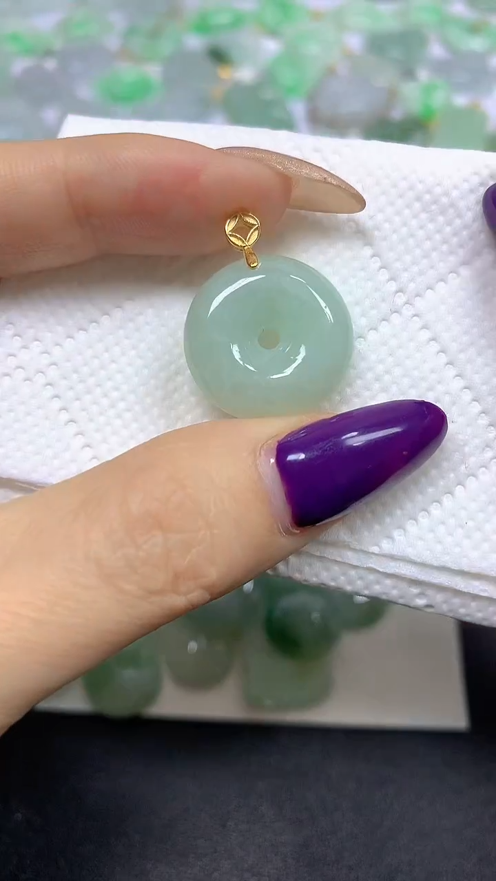 颈饰未镶嵌翡翠 