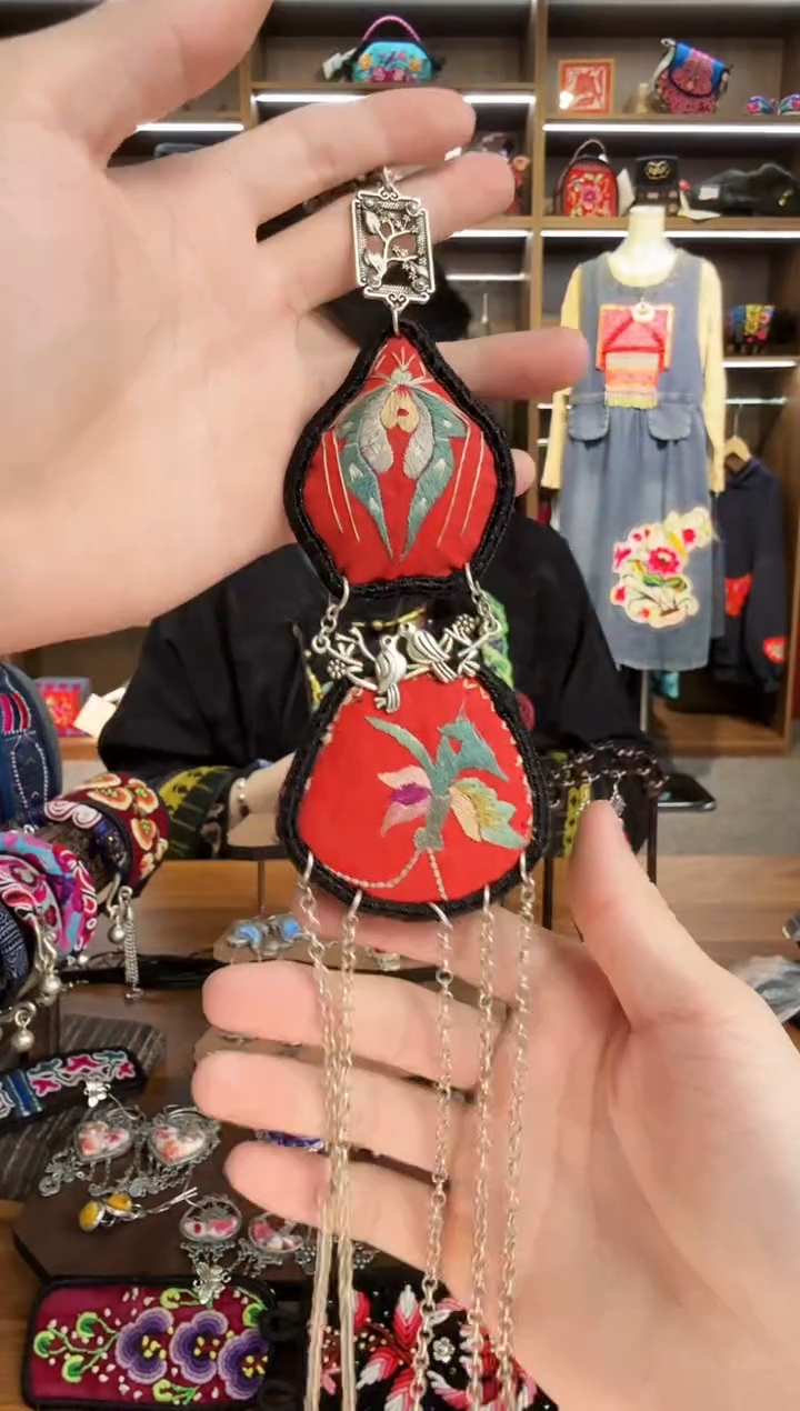 【闪购商品】织绣50蒙阿苏苗绣传承