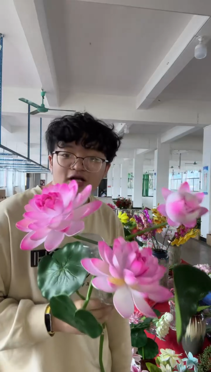 【闪购商品】仿真花束荷花1束