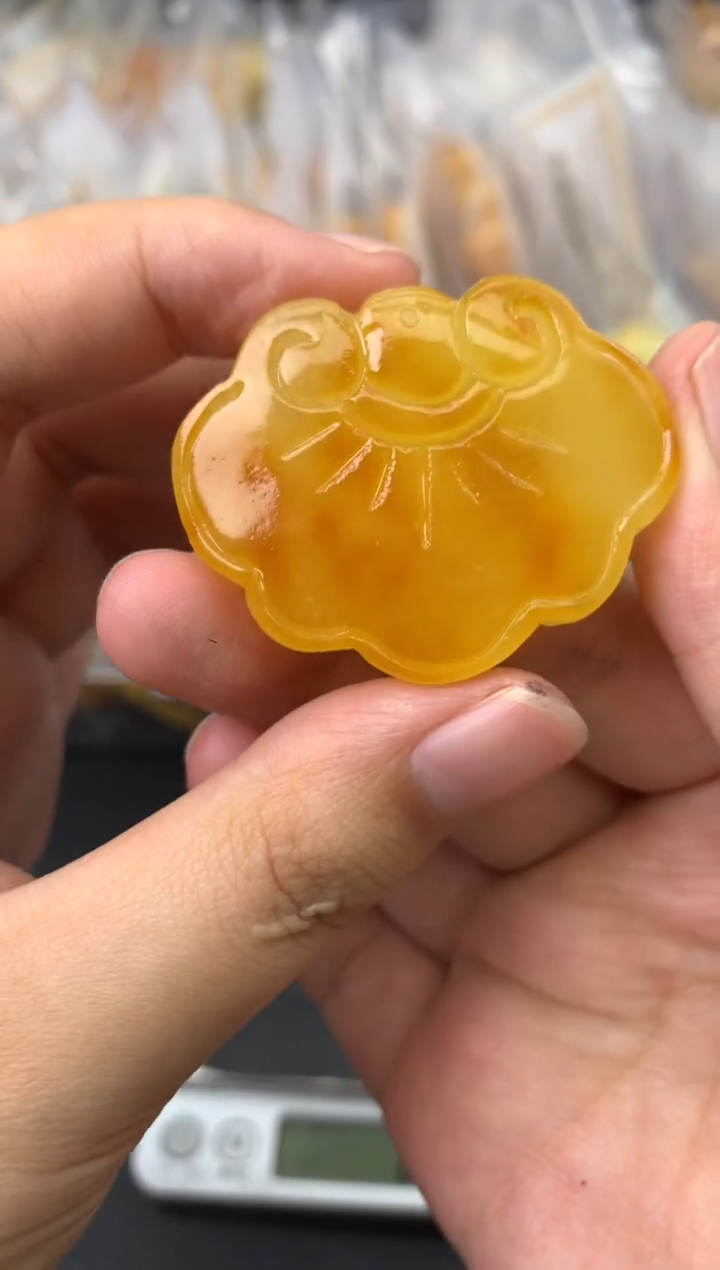 蜜蜡未镶嵌珠宝奇石47