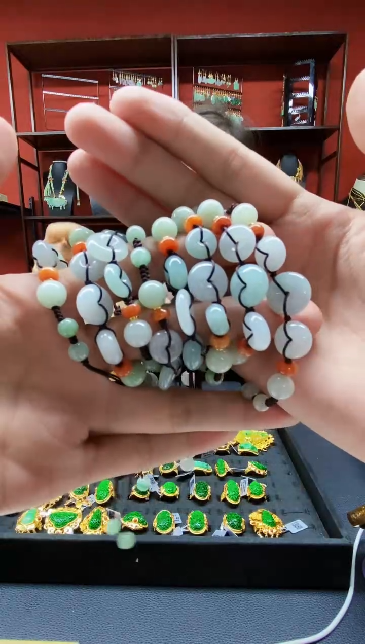 颈饰未镶嵌翡翠手串多样性发其一