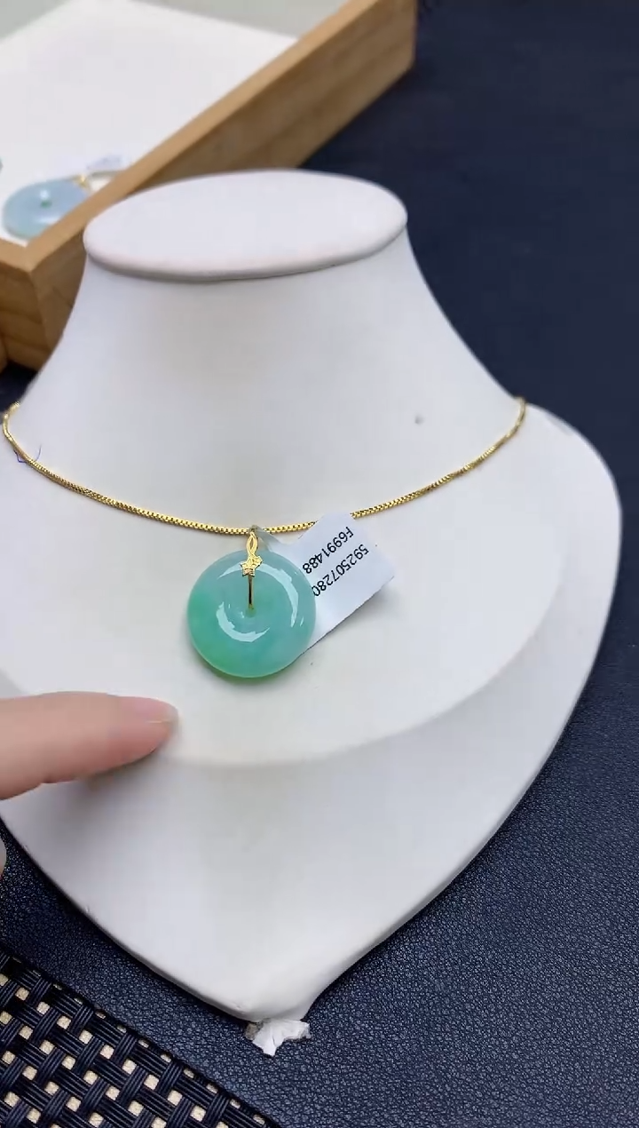 翡翠18K金镶嵌颈饰天然缅甸A货翡翠