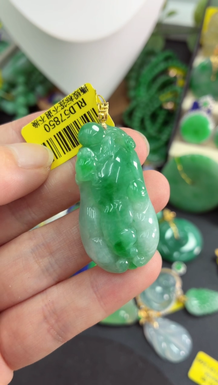 吊坠(不含链)18K金镶嵌翡翠?***疆挂件