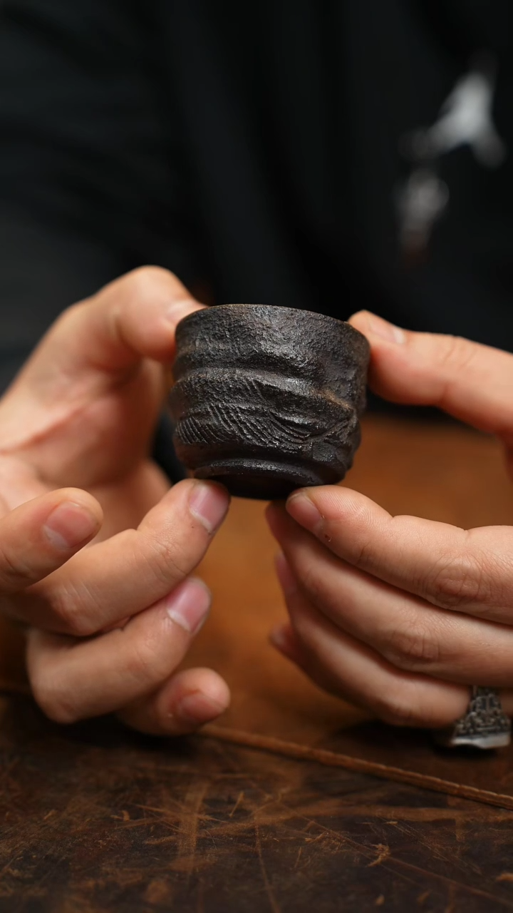 【闪购商品】浟庐紫砂铁胎质感手捏小主人杯0247