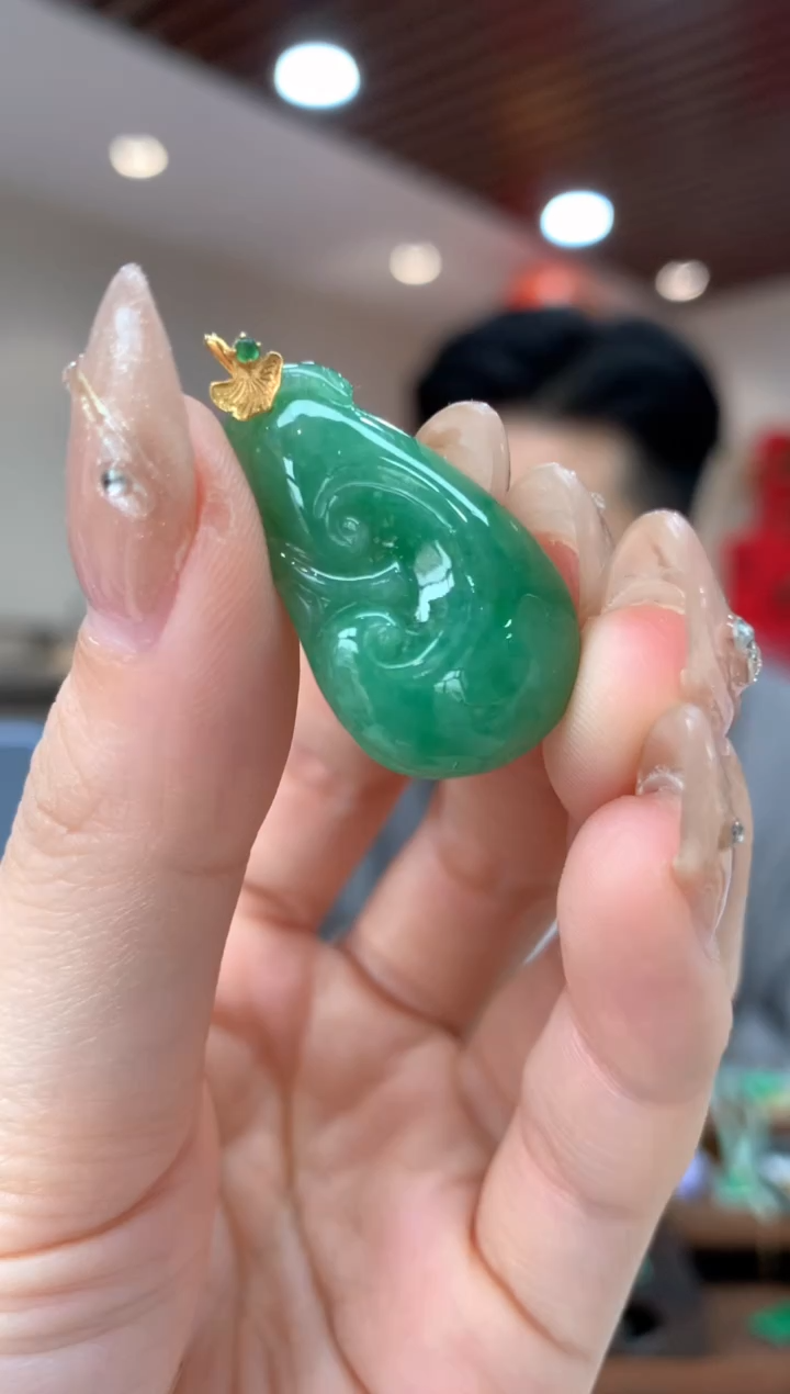 【闪购商品】翡翠吊坠(不含链)18K金镶嵌如意