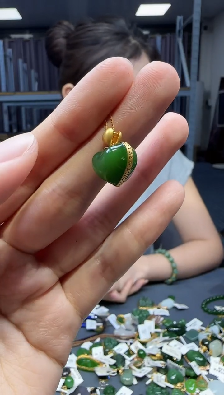 和田玉18K金镶嵌挂件 不含链