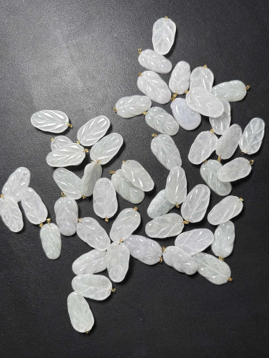 天然翡翠叶子挂件随机发其一