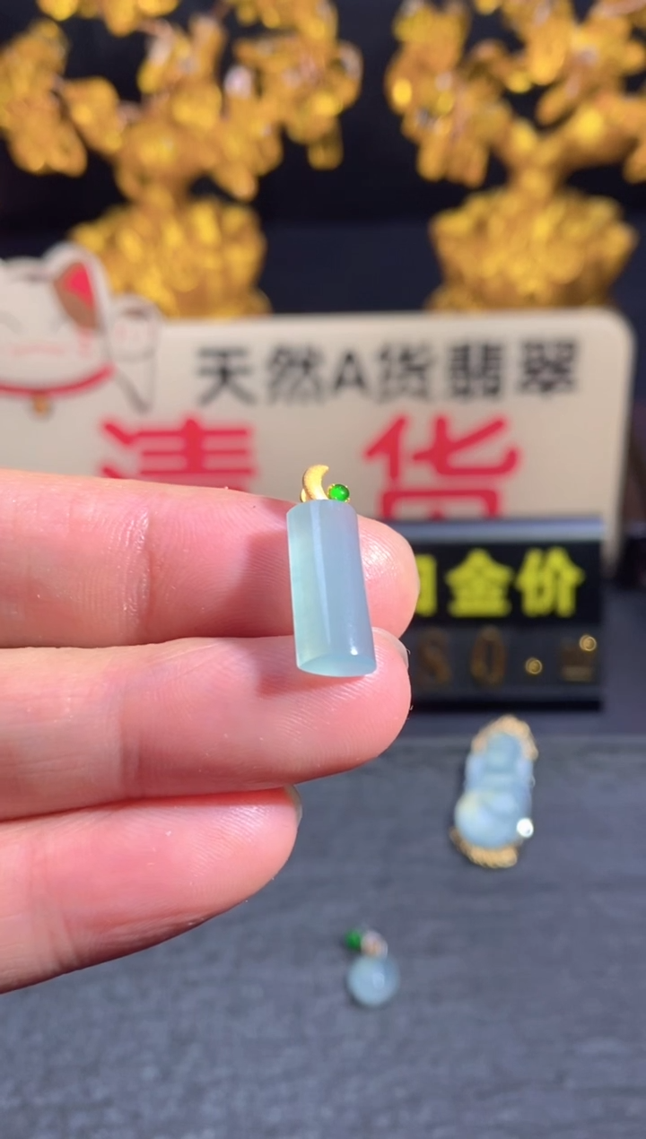 翡翠18K金镶嵌颈饰        