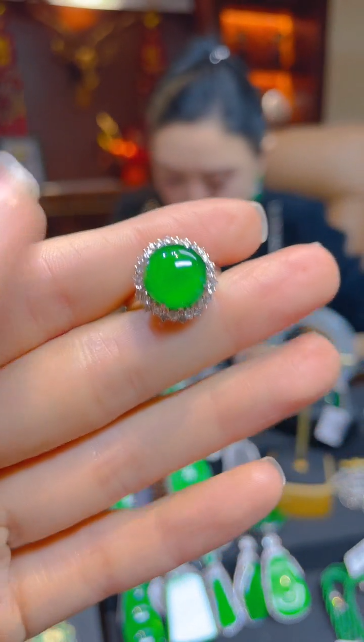 【闪购商品】翡翠戒指18K金镶嵌122802天然A货翡翠蛋面戒指