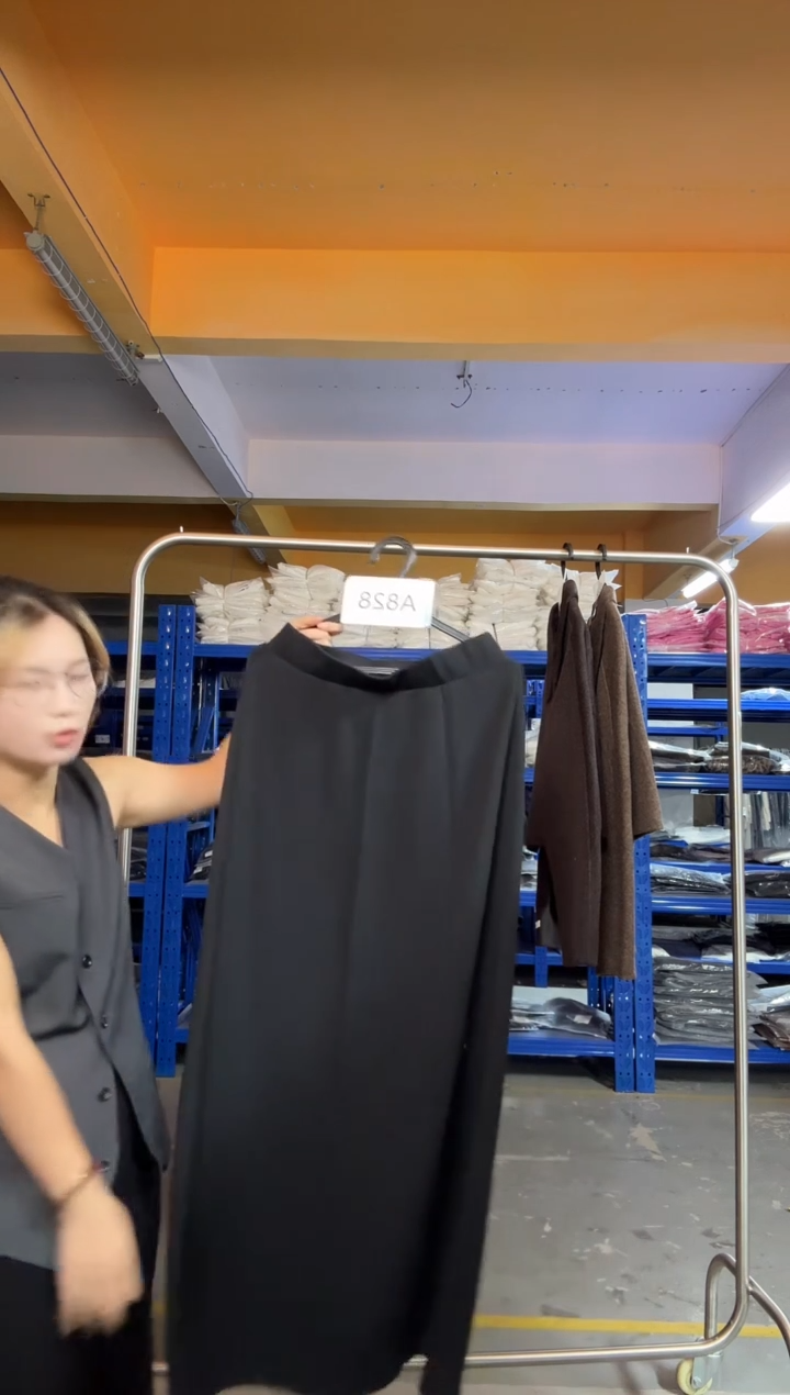 A828黑色半裙L码