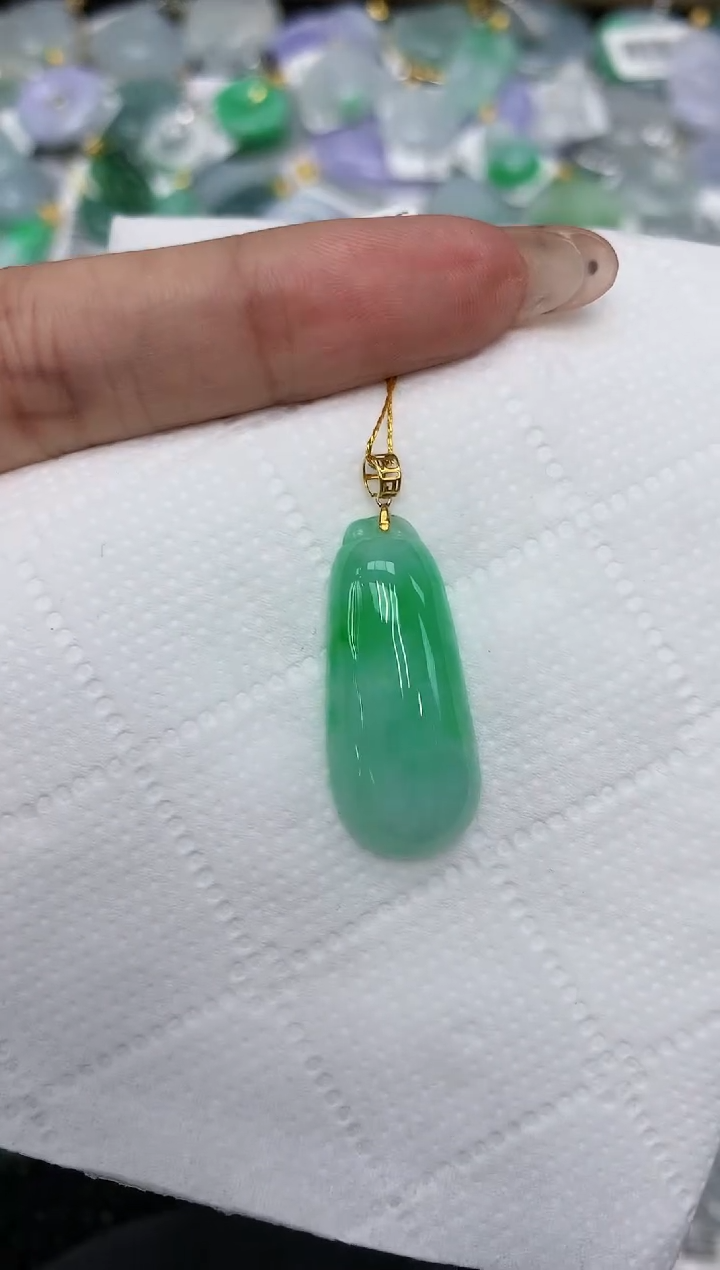 颈饰18K金镶嵌翡翠a货支持复检百元以上9元证书费自理