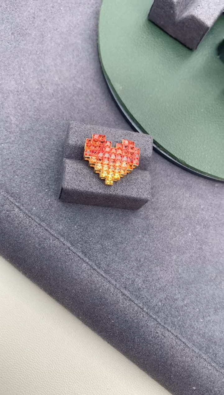 【闪购商品】彩色蓝宝石吊坠(不含链)18K金镶嵌黄蓝宝吊坠