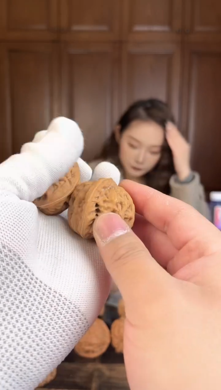 【闪购商品】文玩核桃吊坠红锦鲤