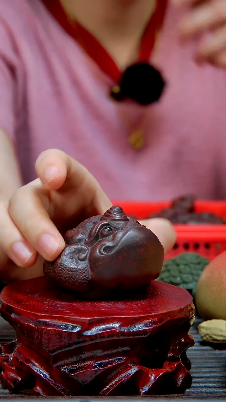 宜兴紫砂手工金蟾