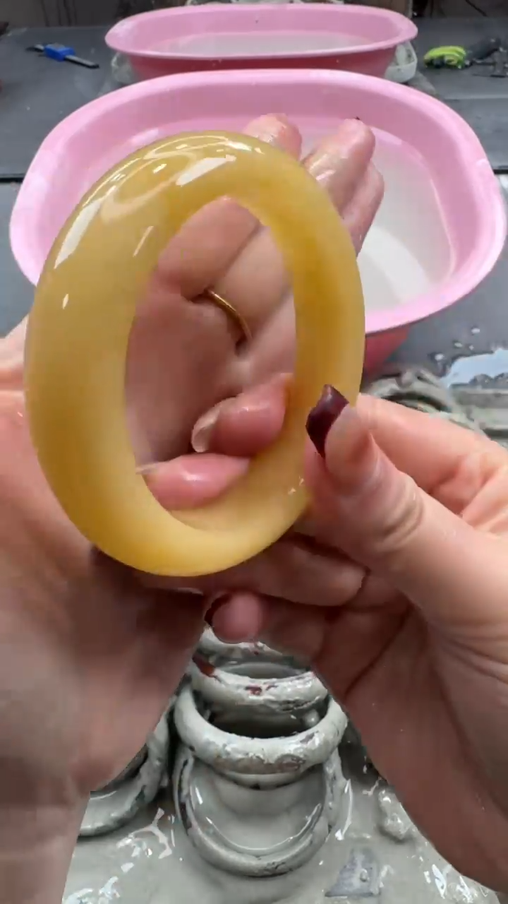 未镶嵌手镯石英质玉1