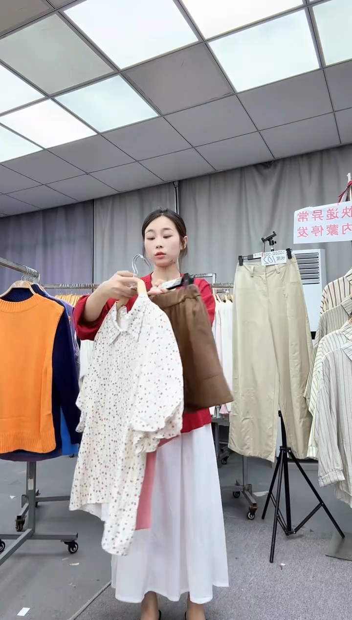   大哥家漂亮衣服漂亮颜色  