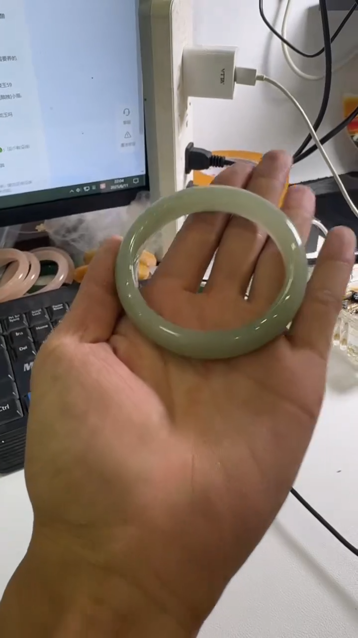 石英质玉手镯未镶嵌鸭蛋青61