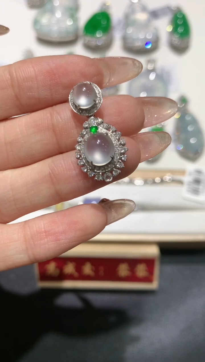 【闪购商品】翡翠吊坠(不含链)18K金镶嵌团购1