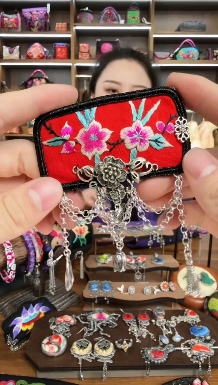 【闪购商品】织绣78蒙阿苏苗绣传承