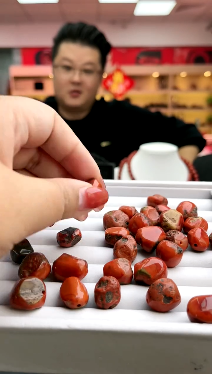 【闪购商品】南红玛瑙随型单珠-多样性发一颗（带皮）未镶嵌一件38