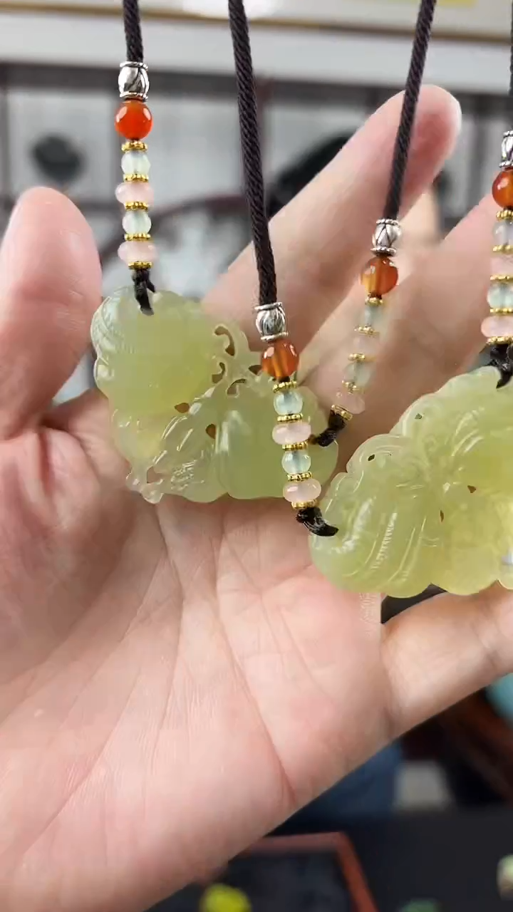 未镶嵌岫玉颈饰随机发