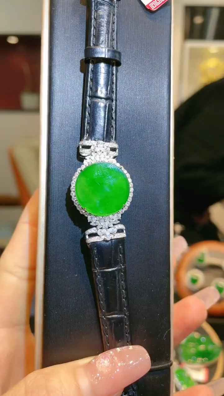 【闪购商品】翡翠颈饰18K金镶嵌A61天然A货翡翠两用款手牌