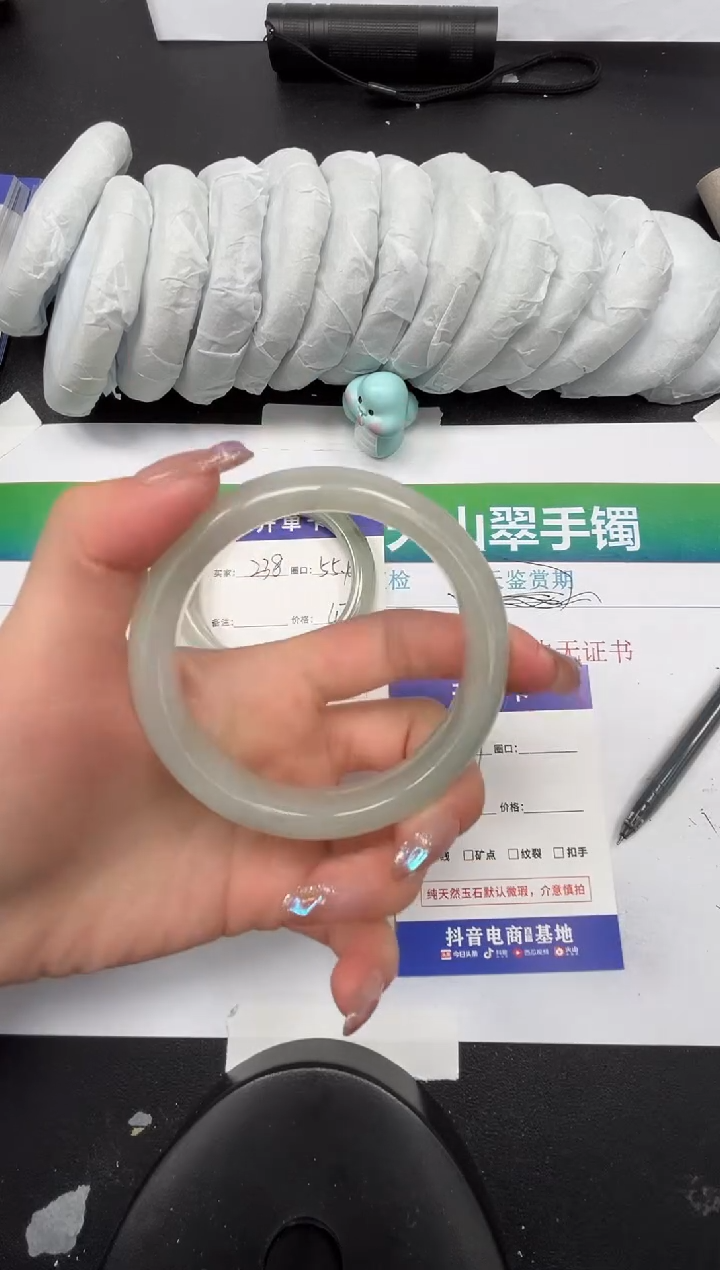 【闪购商品】石英质玉手镯未镶嵌239-60.4