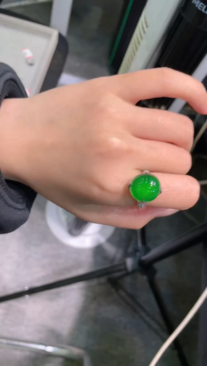 【闪购商品】翡翠吊坠(不含链)18K金镶嵌A93