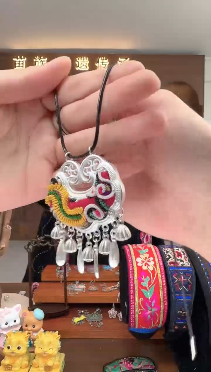 【闪购商品】织绣扶光苗绣传承172