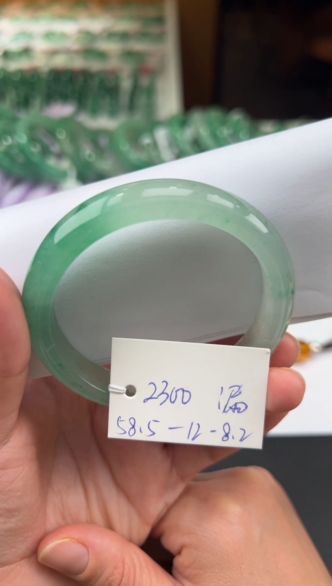 【闪购商品】石英质玉手镯未镶嵌非洲翠拍下联系小耳机看购买须知！