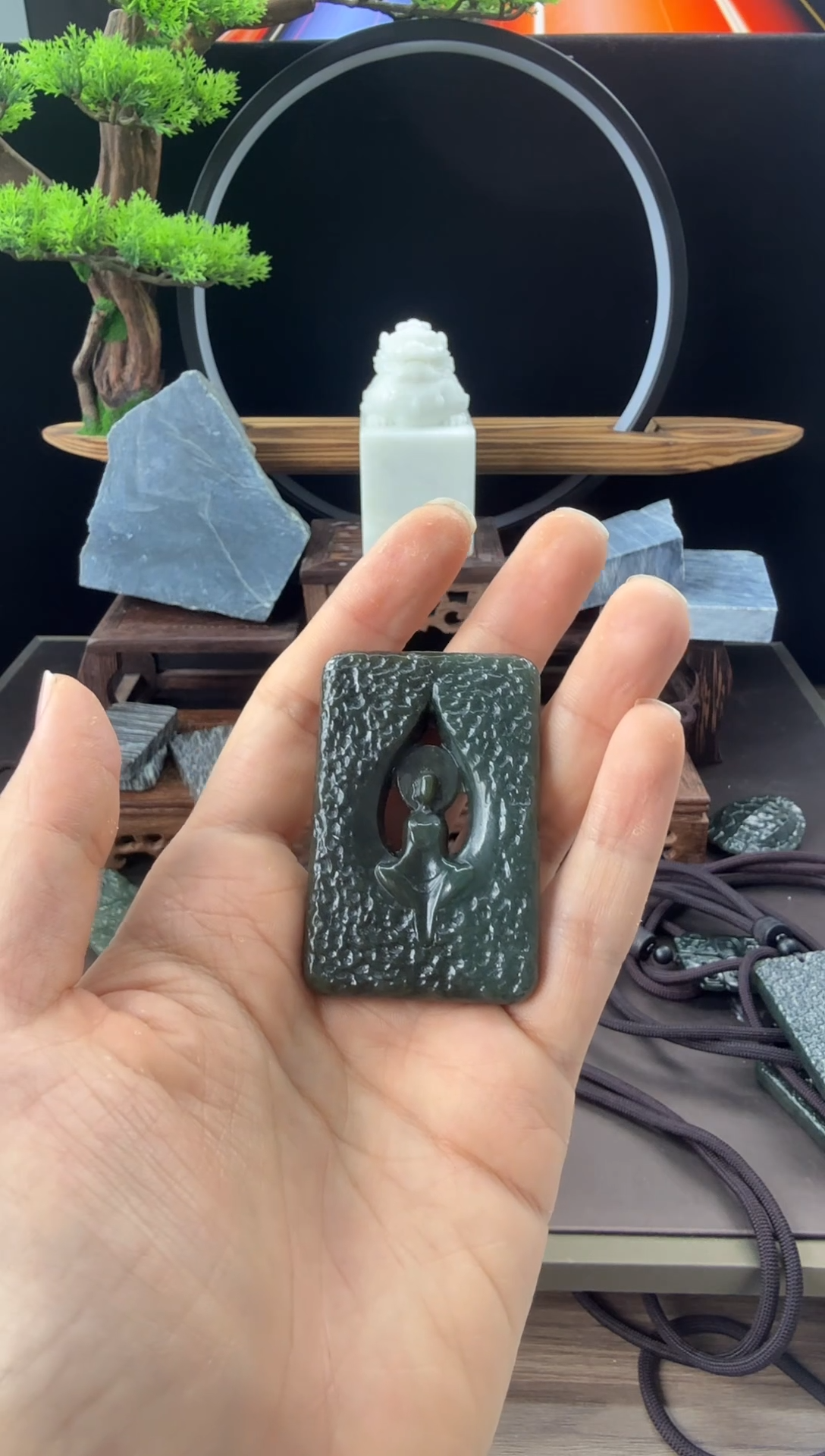 吊坠(赠链)未镶嵌和田玉镂空雕悟道   多样性发一个