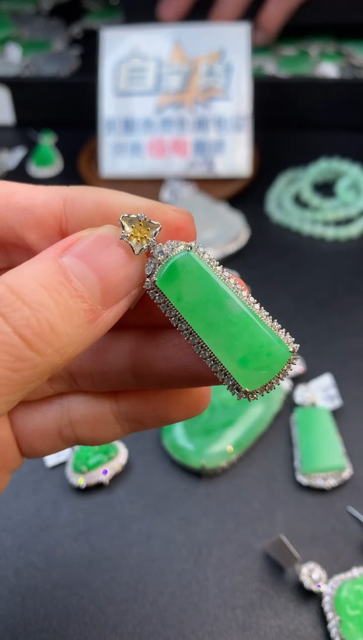 【闪购商品】翡翠颈饰银S925镶嵌翡翠1