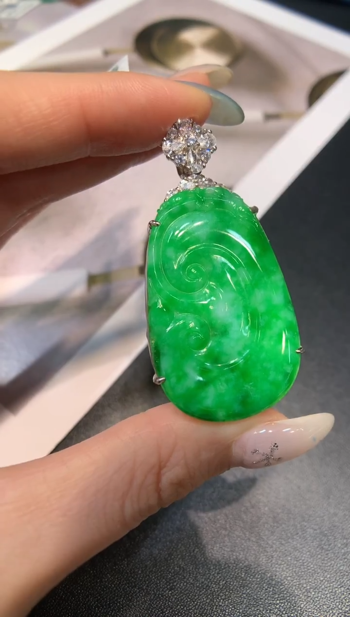 颈饰银S925镶嵌翡翠如意