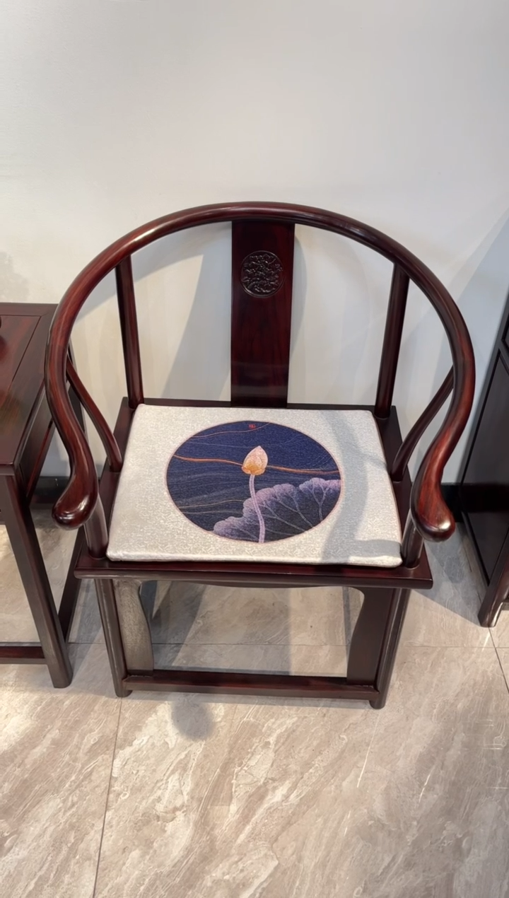 黑酸枝木类家具单圈椅