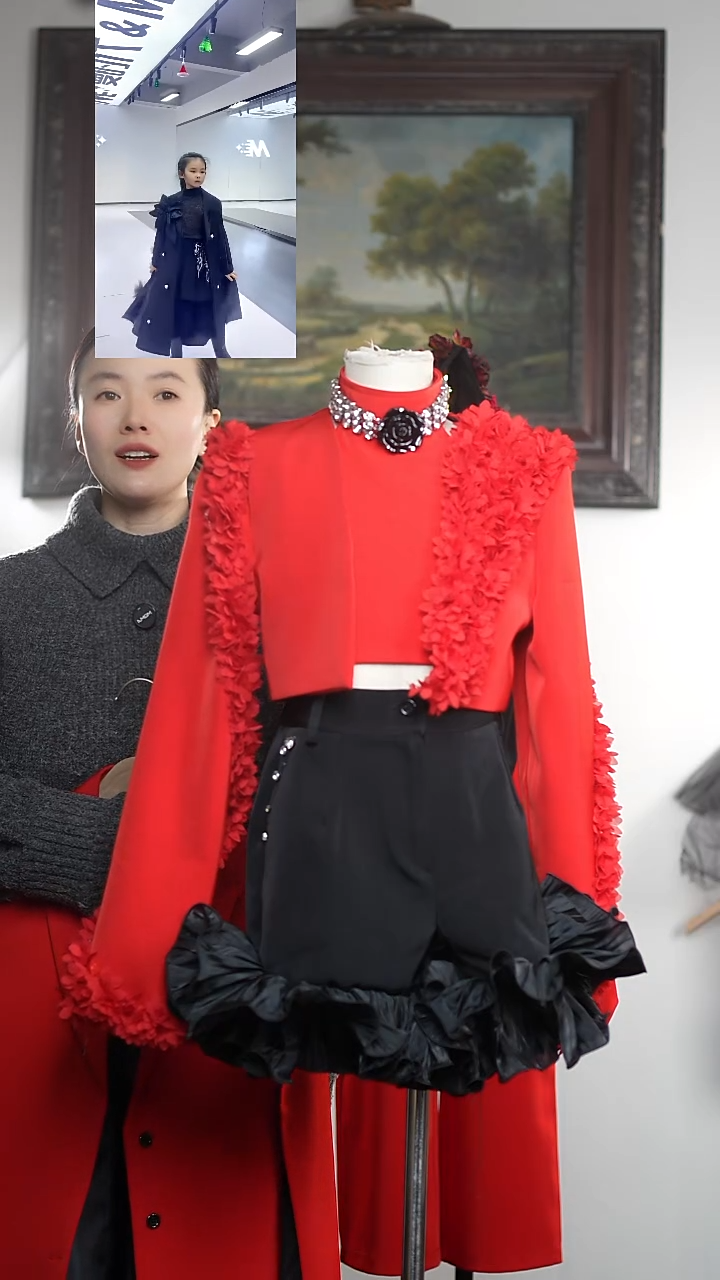 120码红色外套+挂脖艺桐轩儿童潮服