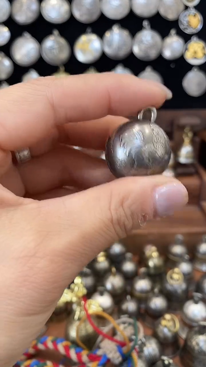 那*人利比里亚生肖鸡元铃铛