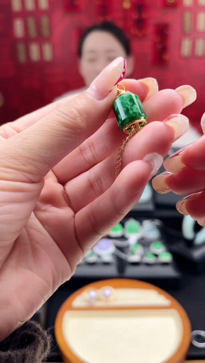 【闪购商品】翡翠颈饰18K金镶嵌吊坠