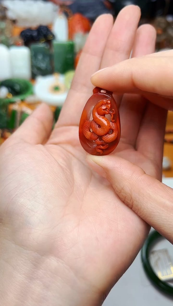 【闪购商品】南红玛瑙颈饰未镶嵌蛇