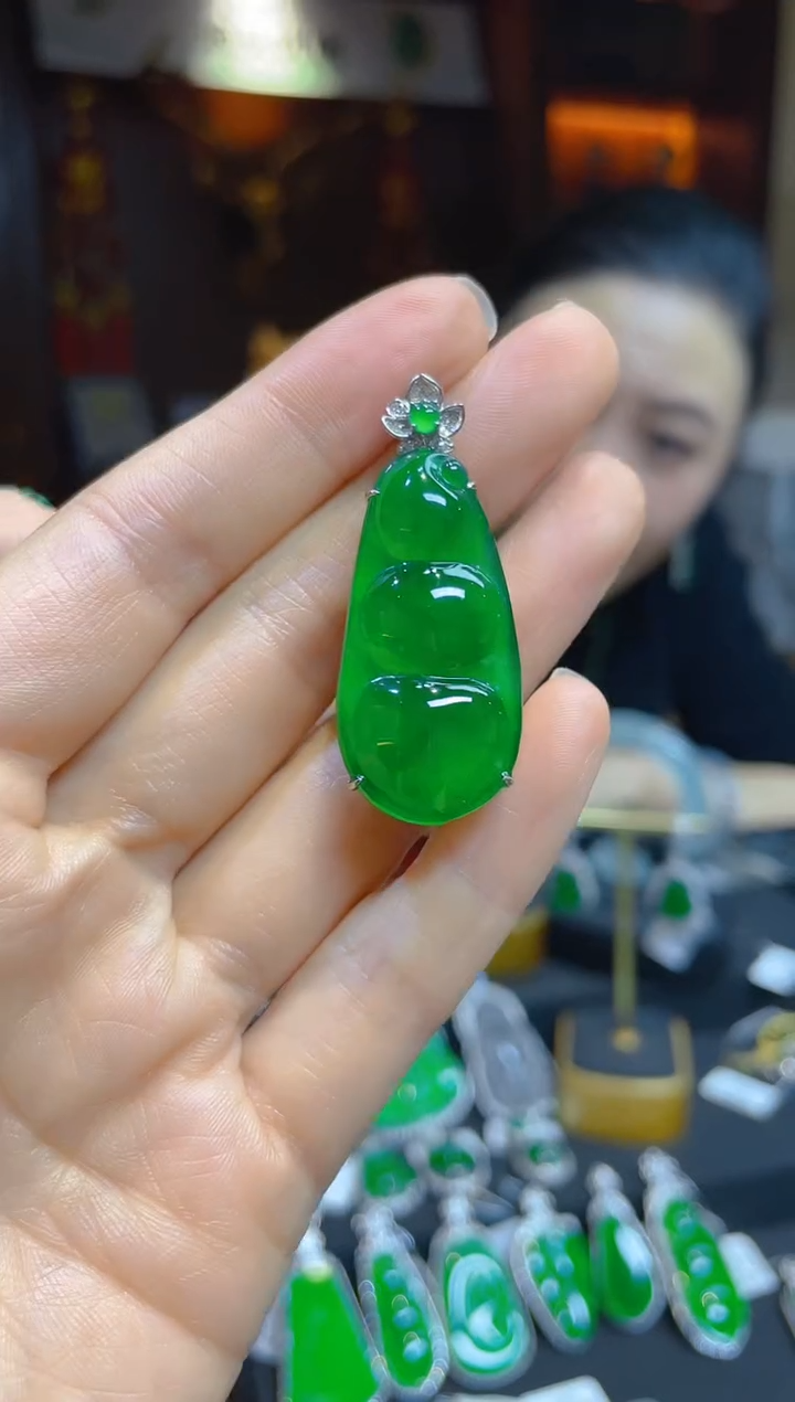 【闪购商品】翡翠颈饰18K金镶嵌118167天然A货翡翠吊坠