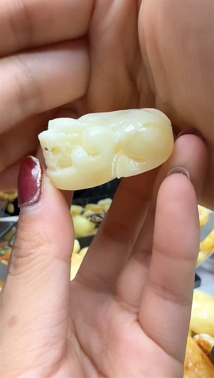 【闪购商品】琥珀裸石未镶嵌挂坠