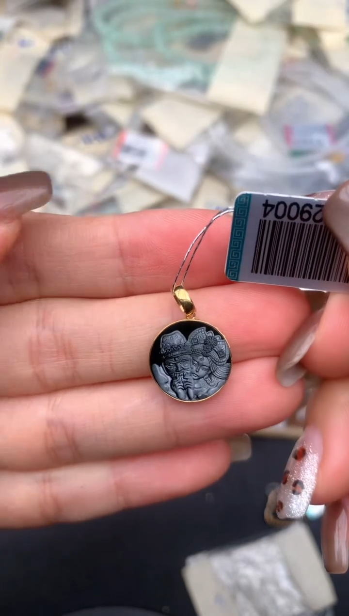 18K金镶嵌挂件翡翠—