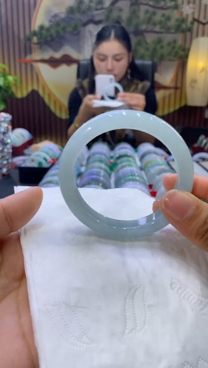 【闪购商品】翡翠手镯未镶嵌多人05382