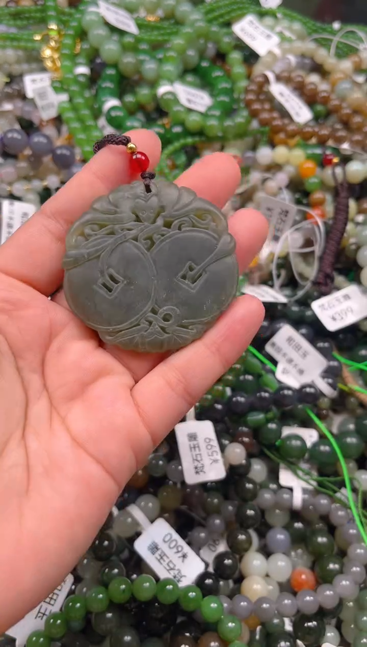 和田玉未镶嵌颈饰1