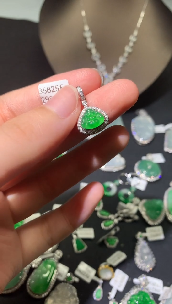 翡翠18K金镶嵌吊坠(不含链)吊坠