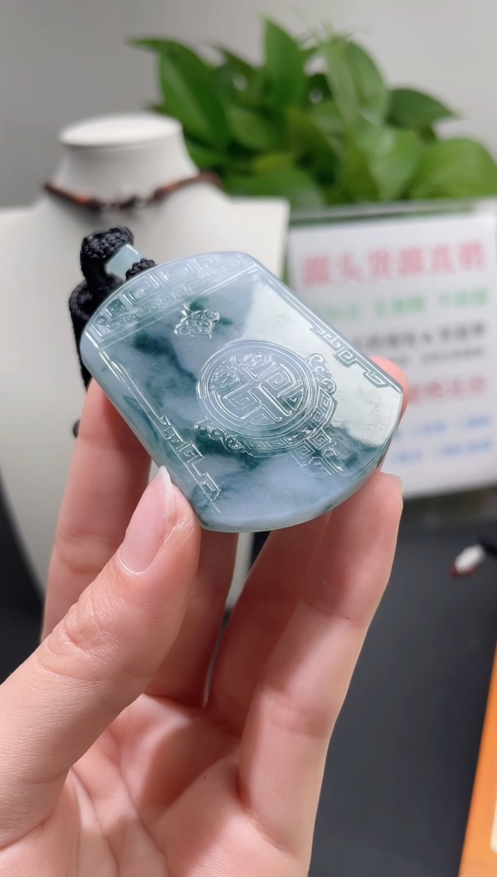 【闪购商品】翡翠颈饰未镶嵌无事牌