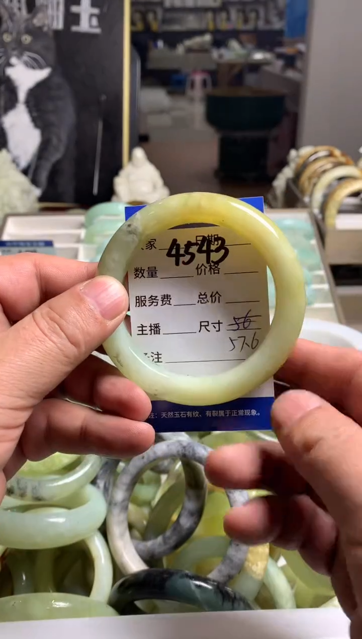 【闪购商品】蛇纹石玉手镯未镶嵌4543