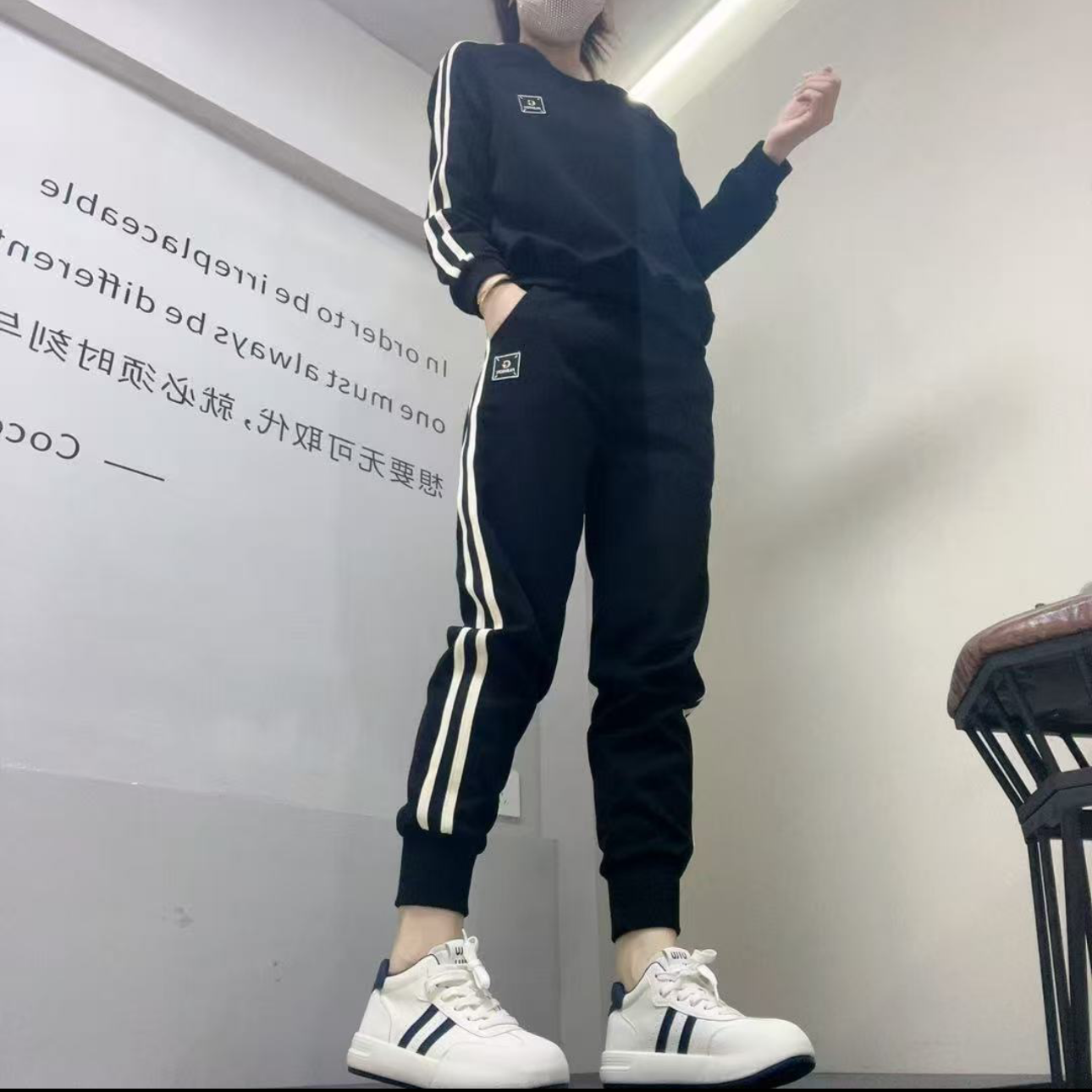 【芊莱】秋季新款两件套条纹小标女款套装休闲卫衣卫裤套头刺绣