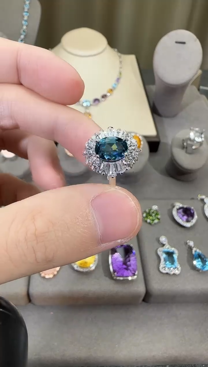 银S925镶嵌戒指托帕石9*7mm伦敦蓝戒指