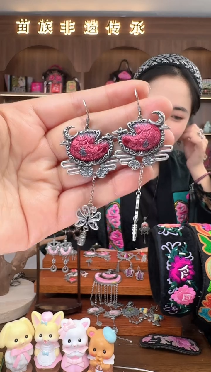 【闪购商品】织绣扶光苗绣传承77